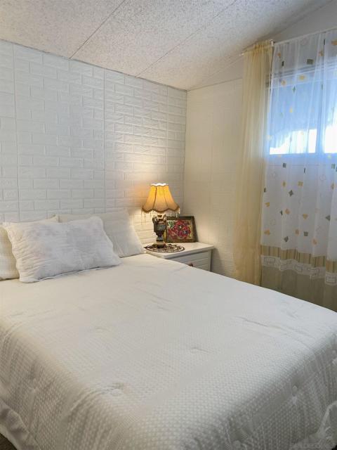 1425 E Madison Ave E, El Cajon CA: https://media.crmls.org/mediaz/af96c296-f417-4305-8a97-573b5b7d1820.jpg