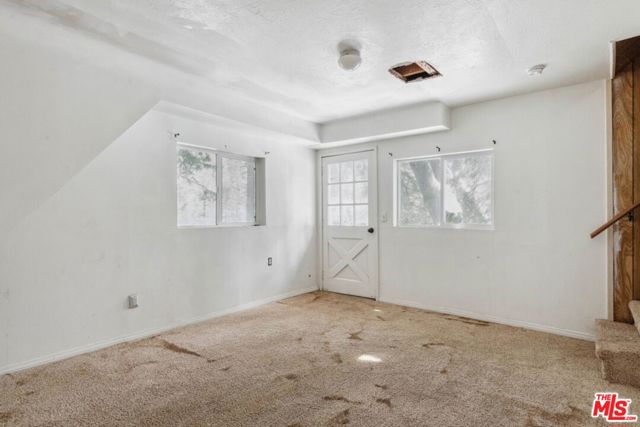 286 S Fairway Drive, Lake Arrowhead CA: https://media.crmls.org/mediaz/af96d0f2-9a7e-4545-897f-3019d5081252.jpg