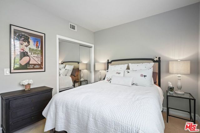 4237 Longridge Avenue, Studio City, California 91604, 3 Bedrooms Bedrooms, ,2 BathroomsBathrooms,Condominium,For Sale,Longridge,24400381