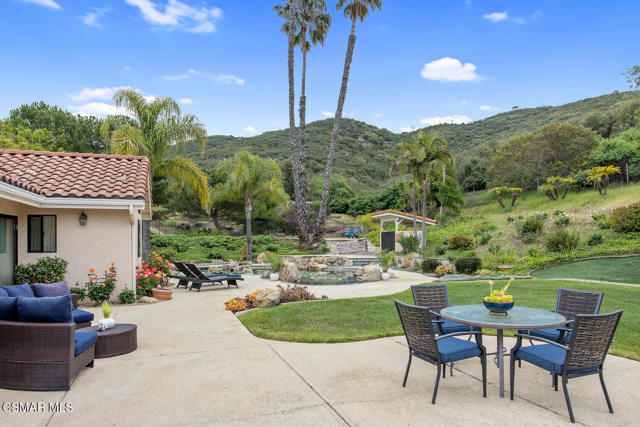 790 Spring Canyon Place, Thousand Oaks CA: https://media.crmls.org/mediaz/af97ac6f-46a6-42a8-8897-29e34c7490ee.jpg