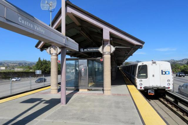 22659 Canyon Terrace Drive, Castro Valley CA: https://media.crmls.org/mediaz/af994bee-391f-4f03-b2ba-185ba1fca005.jpg