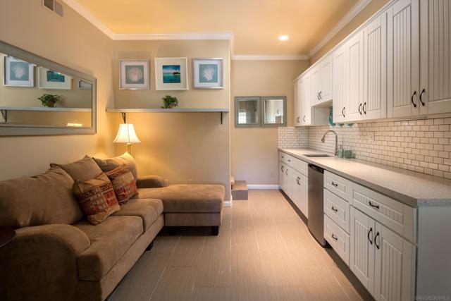 459 Flores De Oro, Rancho Santa Fe CA: https://media.crmls.org/mediaz/af99f3fb-da19-45f6-b88e-f85faeef3364.jpg