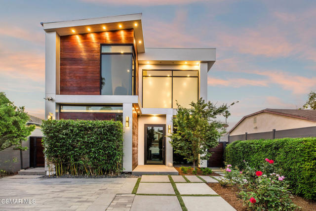 829 Flower Avenue, Venice CA: https://media.crmls.org/mediaz/af9a24a6-f0c8-4d24-8176-ae8267fd8898.jpg
