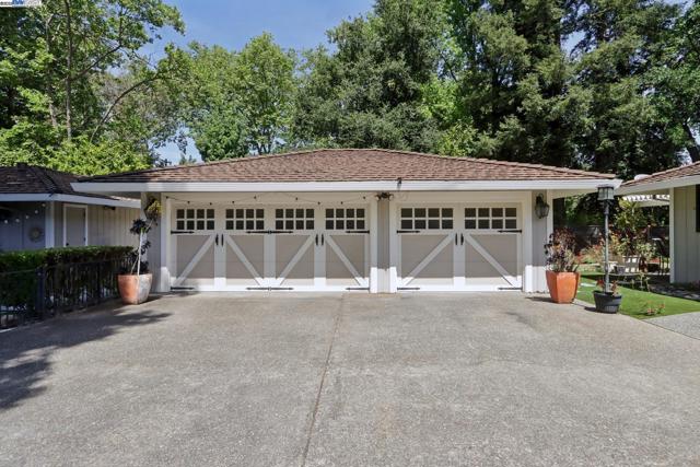 688 Danville Blvd, Danville CA: https://media.crmls.org/mediaz/af9a5fe8-4d2f-43d5-b2ef-fdef2df11235.jpg