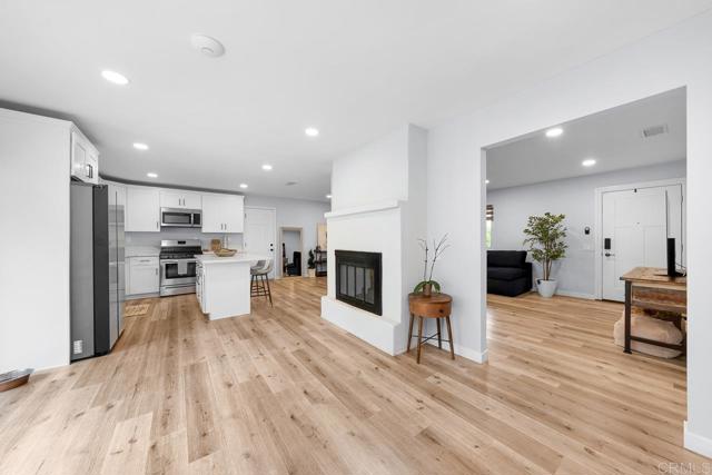 Detail Gallery Image 16 of 56 For 2442 Sunflower, Vista,  CA 92083 - 3 Beds | 2 Baths