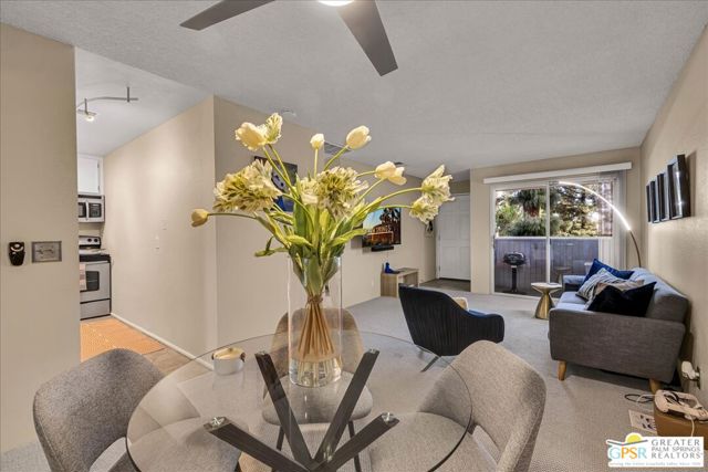 2860 N Los Felices Road, Palm Springs CA: https://media.crmls.org/mediaz/af9aafaf-cd1c-4b43-b7a9-f1c0c951d1ce.jpg