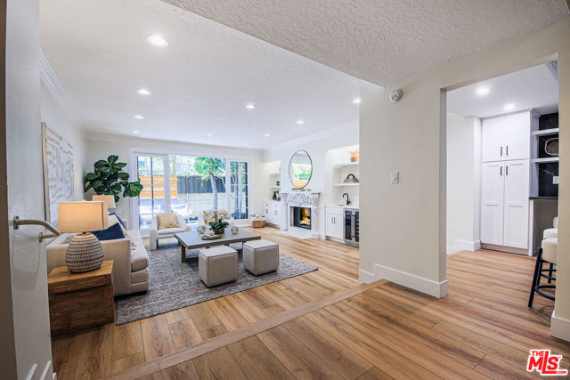 133 S Oakhurst Drive, Beverly Hills CA: https://media.crmls.org/mediaz/af9b0d0f-a729-4fdf-a267-6717d200339f.jpg