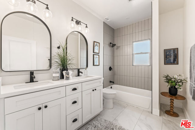 426 N Pacific Avenue, San Pedro CA: https://media.crmls.org/mediaz/af9b3765-c0d2-471b-9b2c-d849ba4bdfc1.jpg