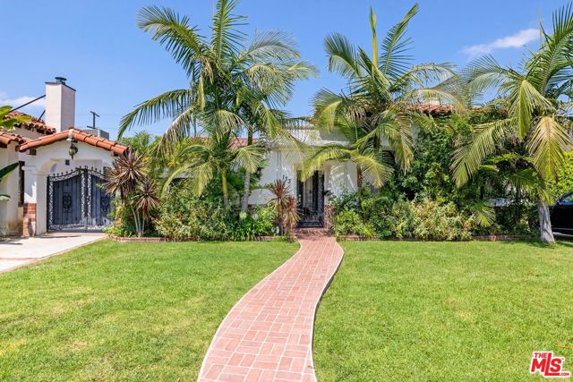 133 N Alta Vista Boulevard, Los Angeles CA: https://media.crmls.org/mediaz/af9bb28c-fb24-4106-9818-0be02f1aef9d.jpg