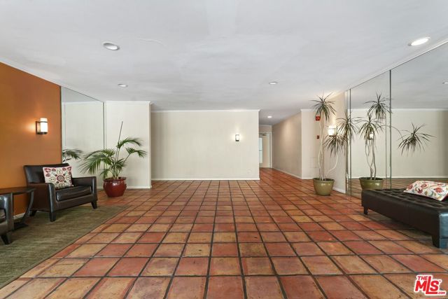 7270 Hillside Avenue, Los Angeles CA: https://media.crmls.org/mediaz/af9bbd12-e096-477a-980e-abee5a0d5cd3.jpg