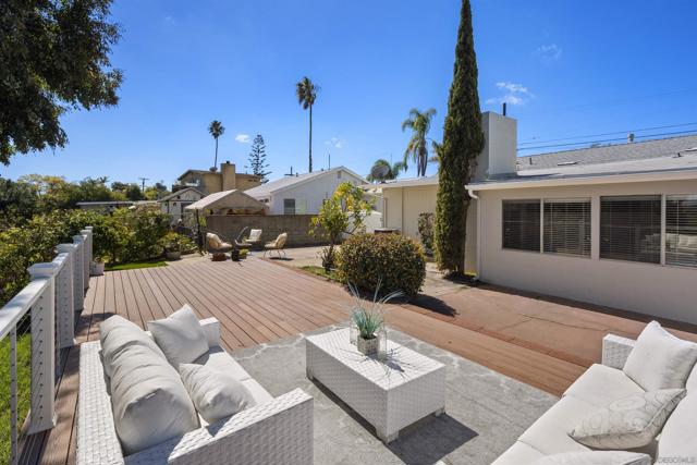 3833 Tomahawk Ln, San Diego CA: https://media.crmls.org/mediaz/af9bc8ca-fce3-4371-aeb1-7b873391e77e.jpg