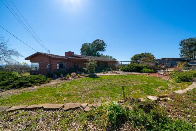 211 Smith Road, Watsonville CA: https://media.crmls.org/mediaz/af9c236d-ad70-4ca2-917b-78c2c0836956.jpg