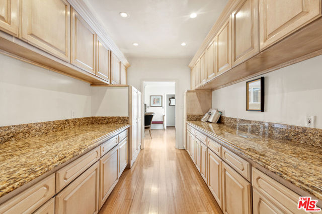 1148 COLDWATER CANYON Drive, Beverly Hills CA: https://media.crmls.org/mediaz/af9c2524-0a60-43fd-ade5-a27276e0b655.jpg