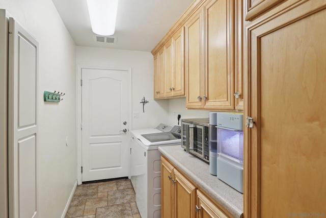 16112 Arena Drive, Ramona CA: https://media.crmls.org/mediaz/af9c3705-50b6-4d9d-89b5-6bbd0f87404f.jpg