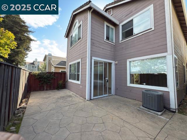 528 Dohrmann Ln, Pinole CA: https://media.crmls.org/mediaz/af9c732f-2dee-430f-93ce-869fa647203b.jpg