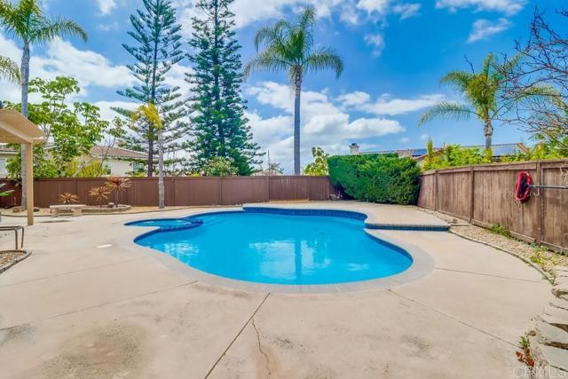 898 Padera Ct, Chula Vista CA: https://media.crmls.org/mediaz/af9cc9df-b000-4bc0-8ea0-85daddfe15b3.jpg
