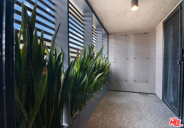 740 N Kings Road, West Hollywood CA: https://media.crmls.org/mediaz/af9cf793-72f0-4c73-b732-9de55d82a479.jpg
