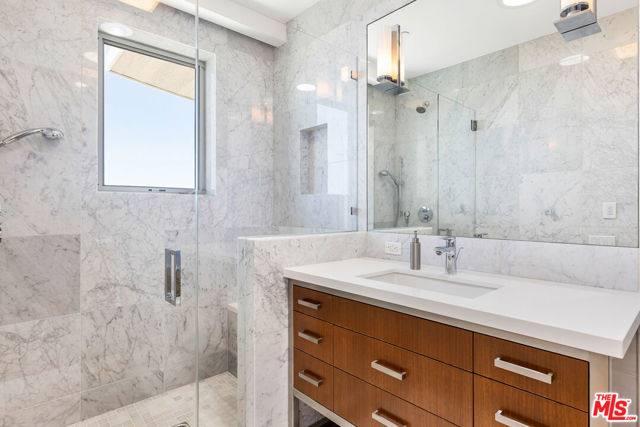 200 ARNO Way, Pacific Palisades CA: https://media.crmls.org/mediaz/af9d240a-6eb8-4bb3-b1bd-cdca5bc497c9.jpg