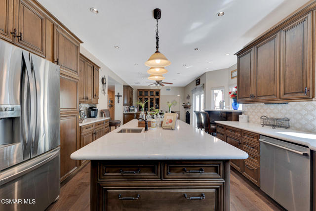 4542 Skidmore Court, Moorpark CA: https://media.crmls.org/mediaz/af9d2549-b4d3-460f-97c7-fc73d9eaade0.jpg