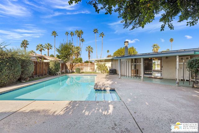 74127 Velardo Drive, Palm Desert CA: https://media.crmls.org/mediaz/af9d9731-fb9f-498b-bf25-0ca0a5e621dd.jpg