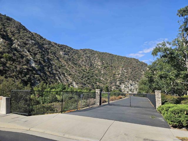 22 Silver Forest Court, Azusa CA: https://media.crmls.org/mediaz/af9dcec8-b3ff-48ef-8505-6de584a0ef85.jpg