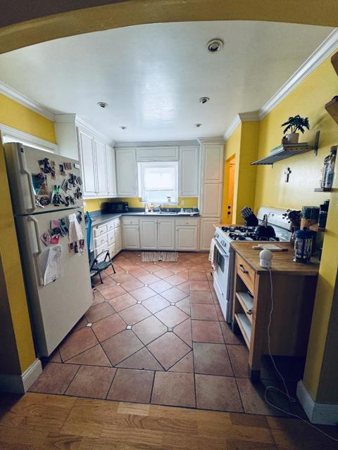 10181020 Bancroft Way, Berkeley CA: https://media.crmls.org/mediaz/af9de9b9-8746-4bf8-88f1-feedf16e969b.jpg