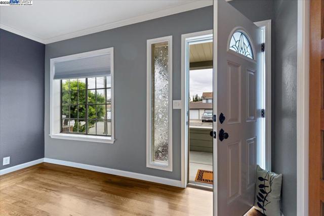 1672 Crescent Avenue, Castro Valley CA: https://media.crmls.org/mediaz/af9e040e-ca01-44ca-a56e-ac5d21fe8862.jpg