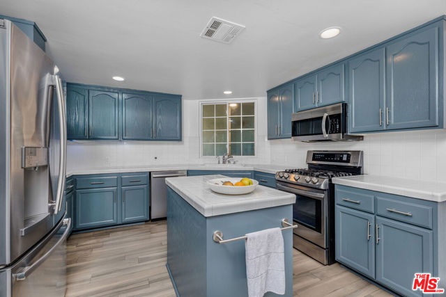 10923 LANDALE Street, 4 photo 8