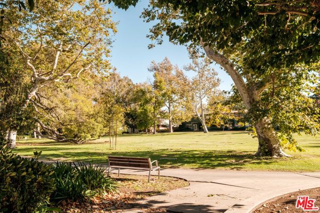 5273 Village, Los Angeles CA: https://media.crmls.org/mediaz/af9e32c2-94ed-4668-9e02-d4255d23a9ca.jpg