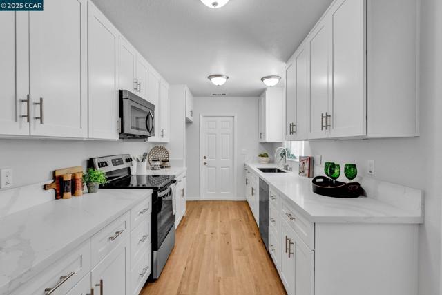 280 Sierra Dr, Walnut Creek CA: https://media.crmls.org/mediaz/af9f8029-e699-4c13-9956-cc05f33afed1.jpg