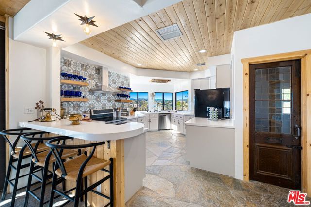 57387 San Juan Road, Yucca Valley CA: https://media.crmls.org/mediaz/af9fb198-862b-49c9-9a67-f6dd0fbcfab1.jpg