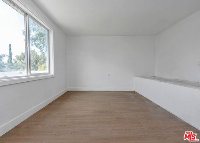 1084 W west Marshall Boulevard, San Bernardino CA: https://media.crmls.org/mediaz/af9fdc3e-c7b9-4623-abc0-e69abd3a0e24.jpg