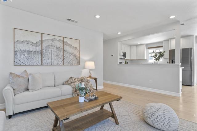 36523 Cherry St, Newark CA: https://media.crmls.org/mediaz/af9fea95-3723-43eb-ae1a-1a3763f0f61b.jpg