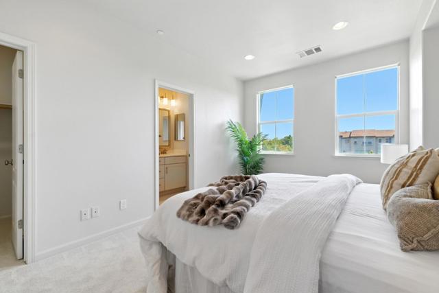 2333 Gibbons Street, Hayward CA: https://media.crmls.org/mediaz/afa048fe-4208-4680-95c6-7ee0785bcf16.jpg