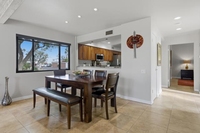 444 Sunningdale Drive, Rancho Mirage CA: https://media.crmls.org/mediaz/afa05f22-326e-4d72-81b5-47616d99ee6d.jpg