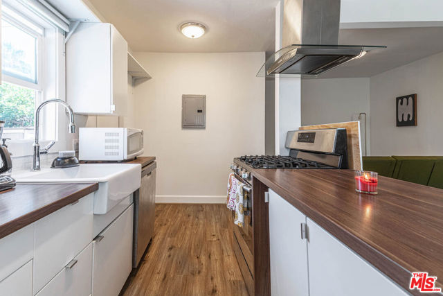 4307 Burns Avenue, Los Angeles CA: https://media.crmls.org/mediaz/afa09e35-b071-4c7d-9c40-d8783ef05bdd.jpg