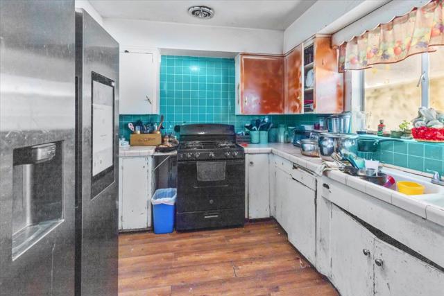 896 S Almaden Avenue, San Jose CA: https://media.crmls.org/mediaz/afa101c3-71b3-427f-9ed4-b923f591bb07.jpg