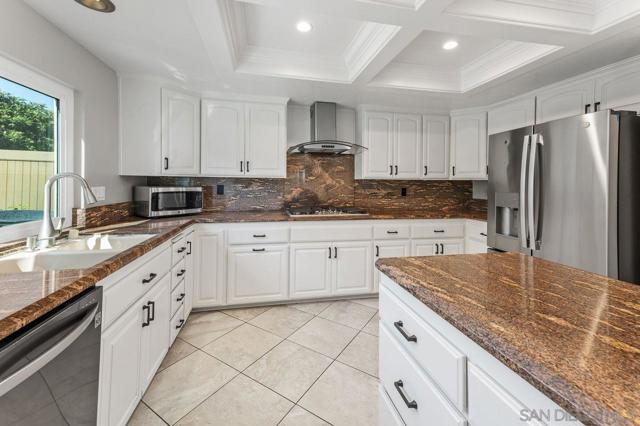 11666 Papagallo Court, San Diego CA: https://media.crmls.org/mediaz/afa129dc-7415-466a-858f-523e9bbcda4f.jpg