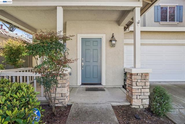 4902 Alterra Way, Sacramento CA: https://media.crmls.org/mediaz/afa15f27-da80-4a07-a2be-e17f0c6b2a51.jpg
