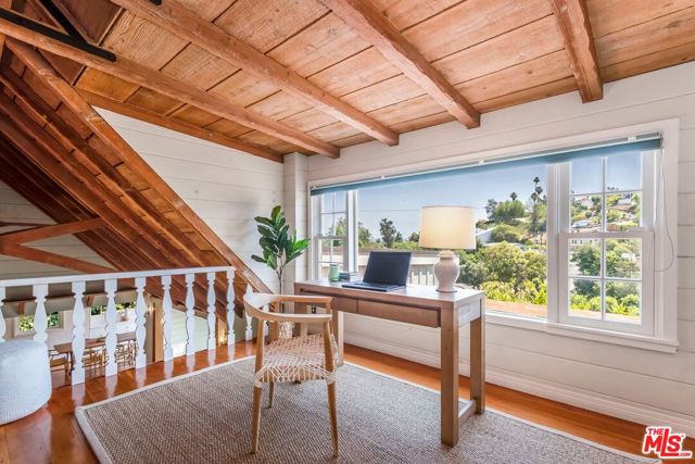 3940 Davana Road, Sherman Oaks CA: https://media.crmls.org/mediaz/afa1fdd7-dd32-4265-8fb4-6c232936502a.jpg
