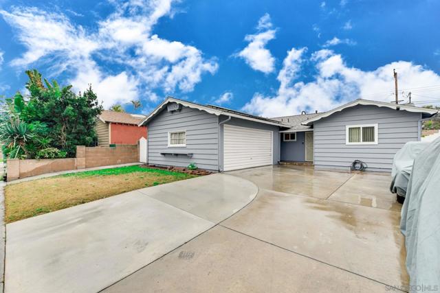 11518 205th St, Lakewood CA: https://media.crmls.org/mediaz/afa23d59-ec01-412a-b21c-c9db1ddde76b.jpg