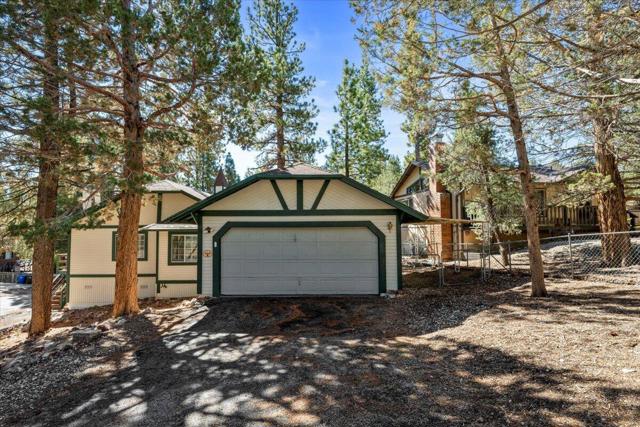 1093 Snow Ridge Road, Big Bear CA: https://media.crmls.org/mediaz/afa240b5-36f6-48aa-8741-49b3be5b1746.jpg