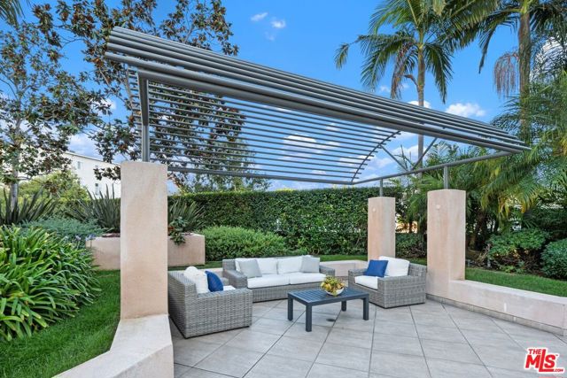 10490 Wilshire Boulevard, Los Angeles CA: https://media.crmls.org/mediaz/afa269f6-cf89-45d5-bda5-faee3dc3b029.jpg