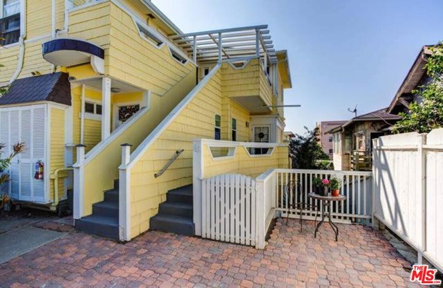 241 Marine Street, Santa Monica CA: https://media.crmls.org/mediaz/afa3187c-fc59-4aa1-997b-ebae88a82698.jpg