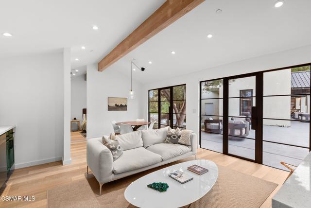 33235 Mulholland Highway, Malibu CA: https://media.crmls.org/mediaz/afa31b0f-3e4b-436f-aee8-cd798a0b4179.jpg