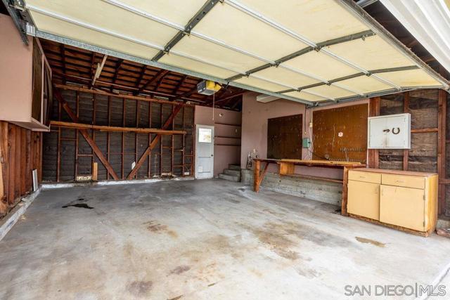 97 East Whitney Street, Chula Vista CA: https://media.crmls.org/mediaz/afa32487-d76c-4c89-8319-7e678dcb98ac.jpg