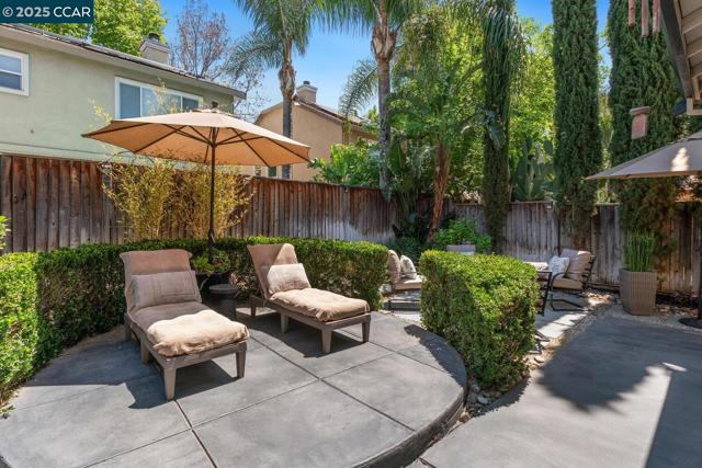 96 Heritage Way, Brentwood CA: https://media.crmls.org/mediaz/afa3bda6-bb0f-448d-a4a3-ebcd1f150024.jpg