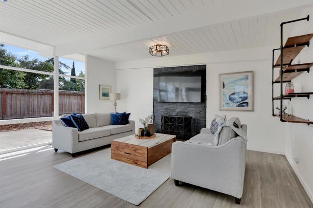 1167 Temple Dr, Pacheco CA: https://media.crmls.org/mediaz/afa3dfbd-f4bb-4d05-95a1-7743c7a43581.jpg