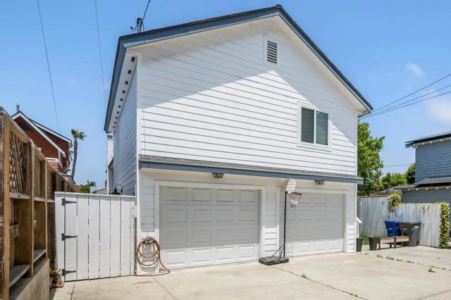 Detail Gallery Image 36 of 39 For 131 H Ave, Coronado,  CA 92118 - 4 Beds | 3/1 Baths