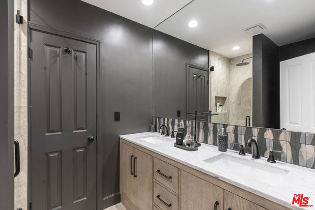 130 Dapplegray Road, Bell Canyon CA: https://media.crmls.org/mediaz/afa42a25-9e81-4ecb-91af-61d4da34d405.jpg